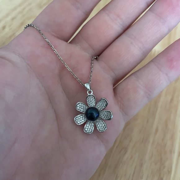 Vantel Pearls Jewelry - 🐔Vantel pearls flower necklace🐔